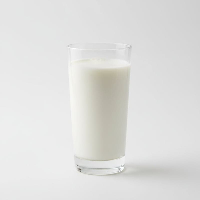 Magermilch: Kalorien und Makros pro 100 g